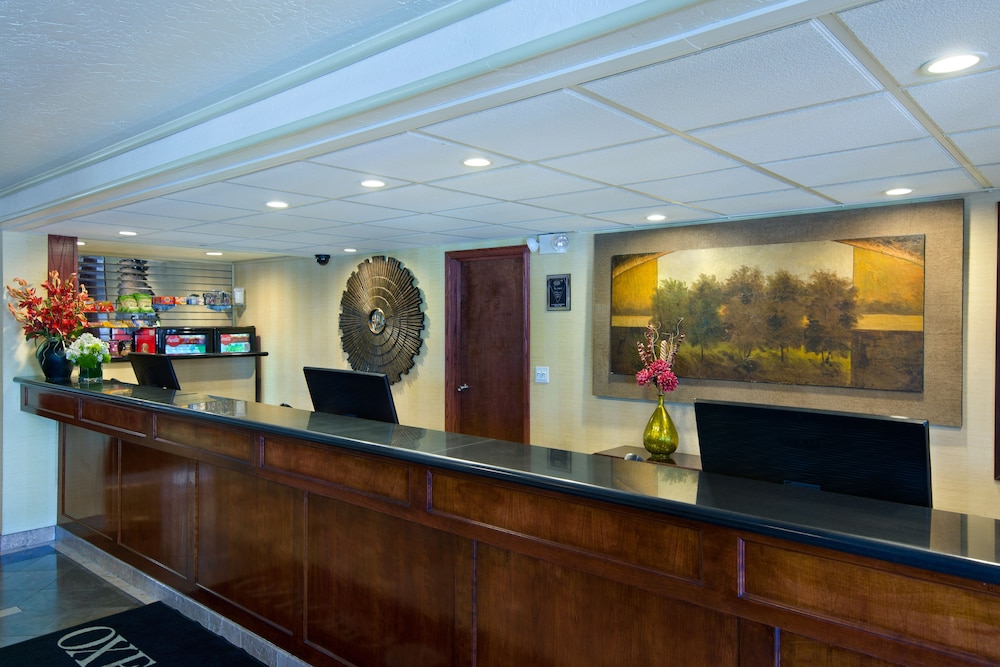 Oxnard Inn Lancaster - photo 3