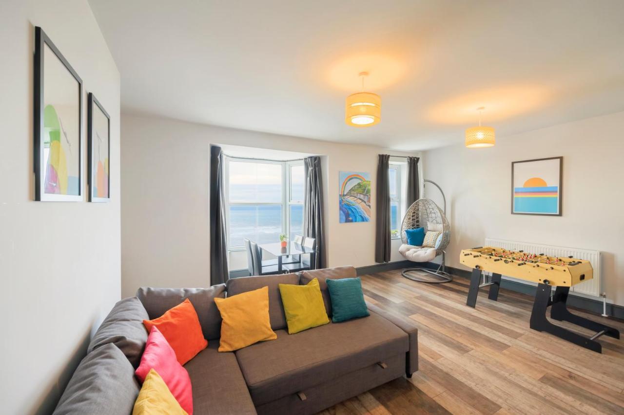 Seafront apartment with balcony parking and sea views — 4-Star Luxury Hotel in Aberystwyth, United Kingdom