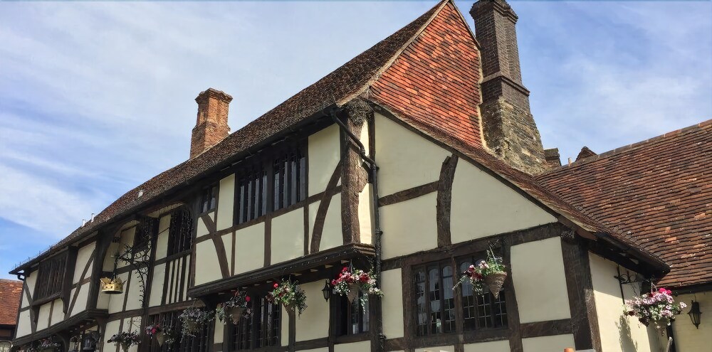 The Crown Inn - carbon neutral hotel in Godalming
