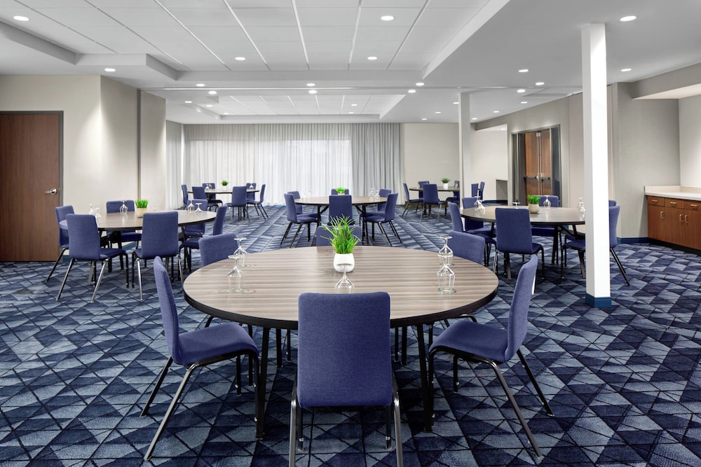 Courtyard by Marriott Lansing Downtown - photo 35