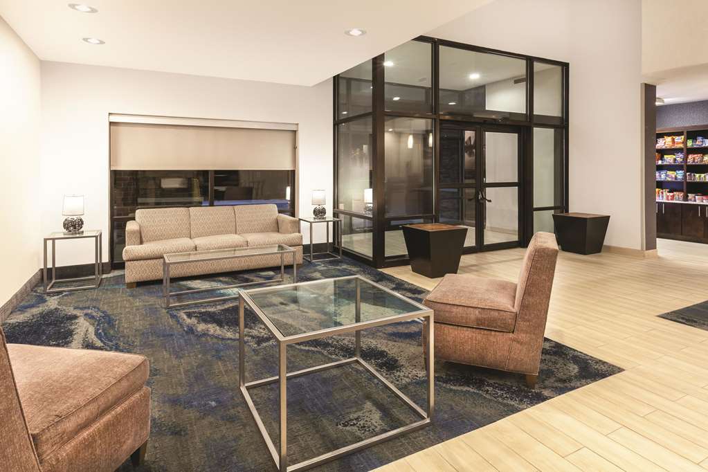 La Quinta Inn & Suites by Wyndham Philadelphia Airport - photo 8
