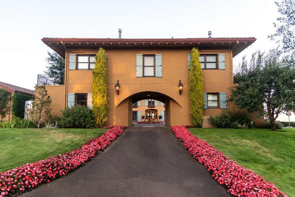 Black Walnut Inn & Vineyard - photo 16
