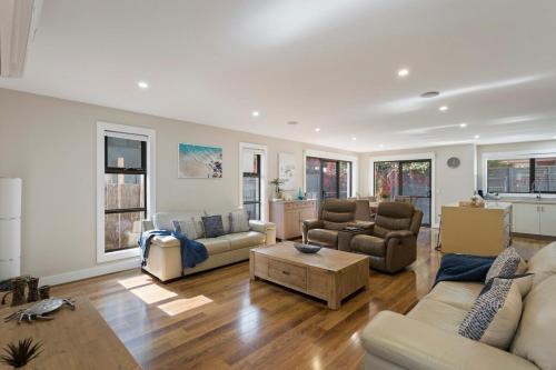 Stunning Luxury Townhome Walk to Beach & Shops — Cowes — photo 4