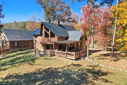 Dandelion Delight Blue Ridge GA Game Room Fire Pit Outdoor Fireplace Near Downtown Blue Ridge GA in Blue Ridge, United States