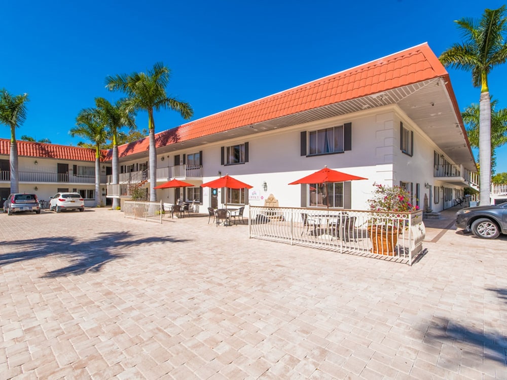 Hibiscus Suites Gateway to Siesta Key - photo 27