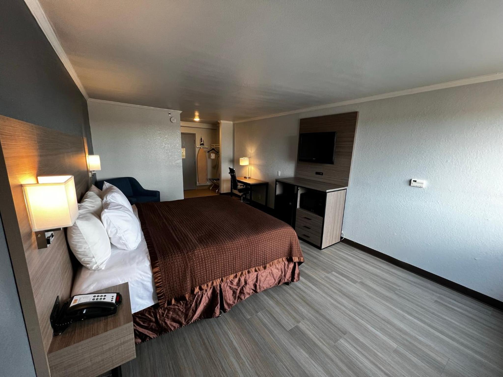 Super 8 by Wyndham Fort Worth Entertainment District - photo 25