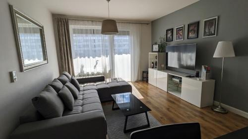 E1 Luxury OldTown Apt 2x Parking Foodstore PCscreen Netflix Unlimited Music Crib BabyChair FastWifi Aircon — 4-Star Luxury Hotel in Kosice, Slovakia