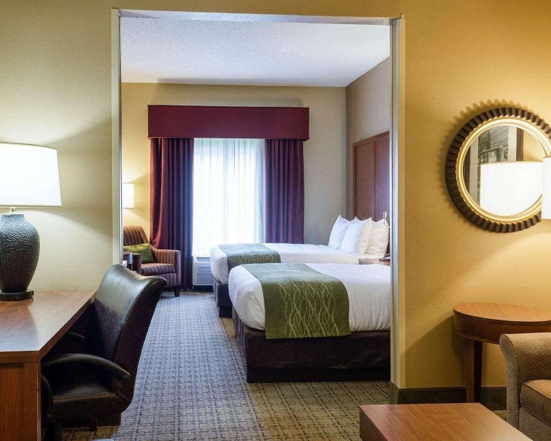 Russell Inn and Suites - photo 20