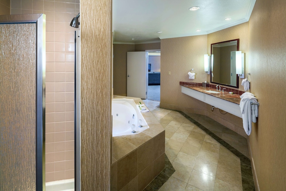 DoubleTree by Hilton Sonoma Wine Country - photo 32