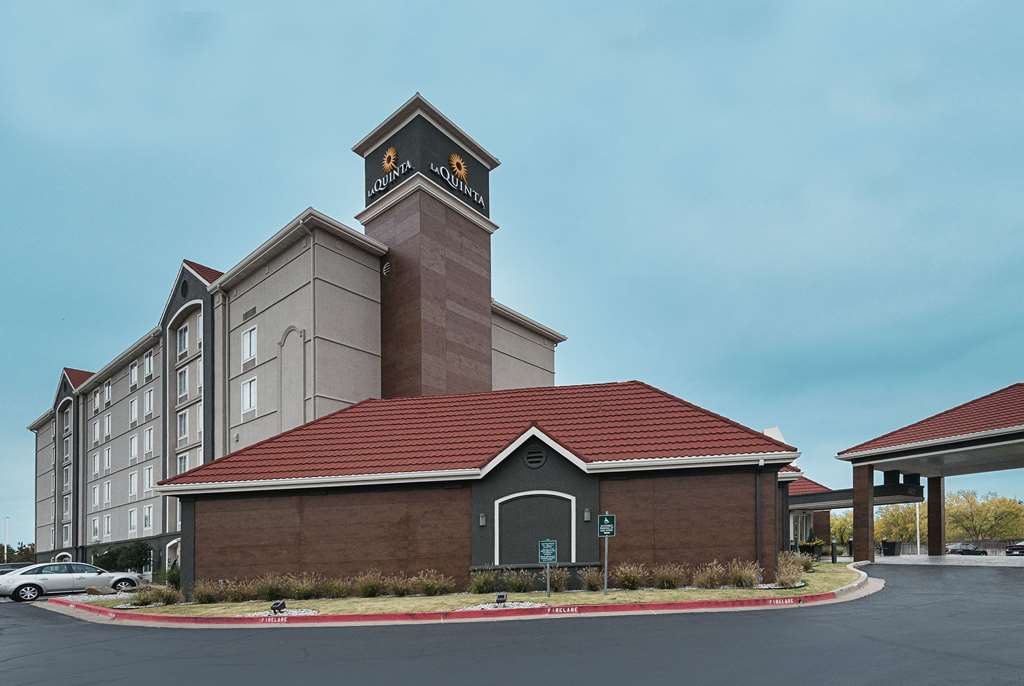 La Quinta Inn & Suites by Wyndham Oklahoma City NW Expwy - photo 4