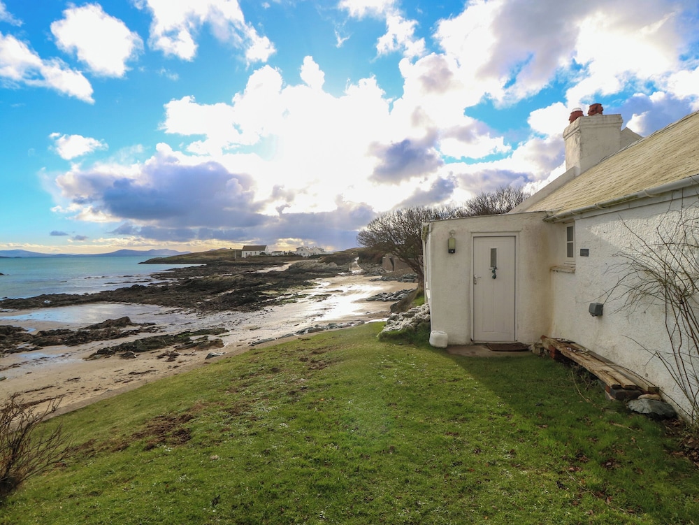 Ty Gwyn - carbon neutral hotel in Holyhead
