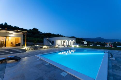 Villa Bijaći — 4-Star Luxury Hotel in Kastel Novi, Croatia