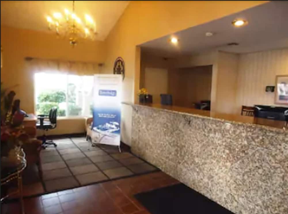 Travelodge by Wyndham Hemet CA - photo 4