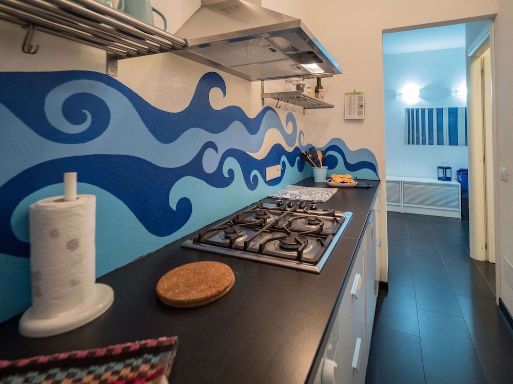 Sciacchetrà Apartment with AC & Patio — 4-Star Luxury Hotel in Monterosso Al Mare, Italy
