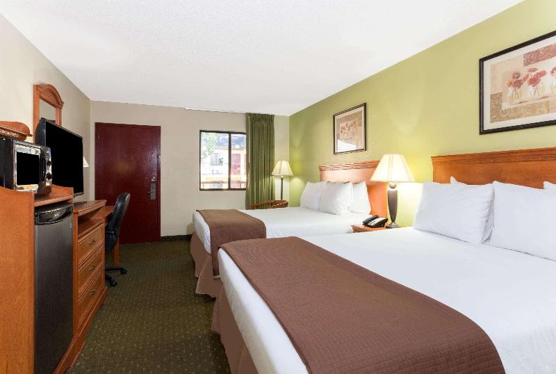 Howard Johnson by Wyndham Tallahassee - photo 13