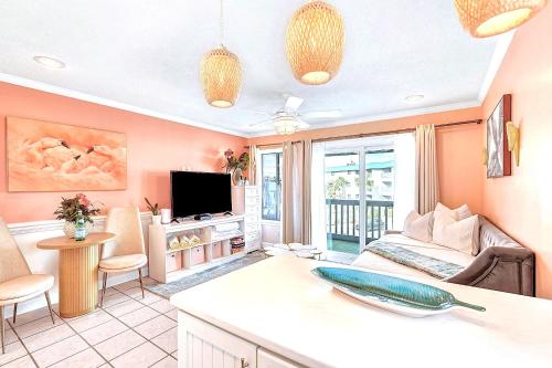 Private Balcony Beach Pool and Pickleball — 4-Star Luxury Hotel in Tybee Island, United States