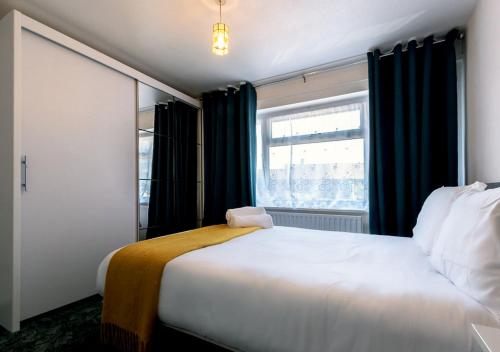Home in Reading Berkshire for Contractors & Families with Free Parking & WiFi