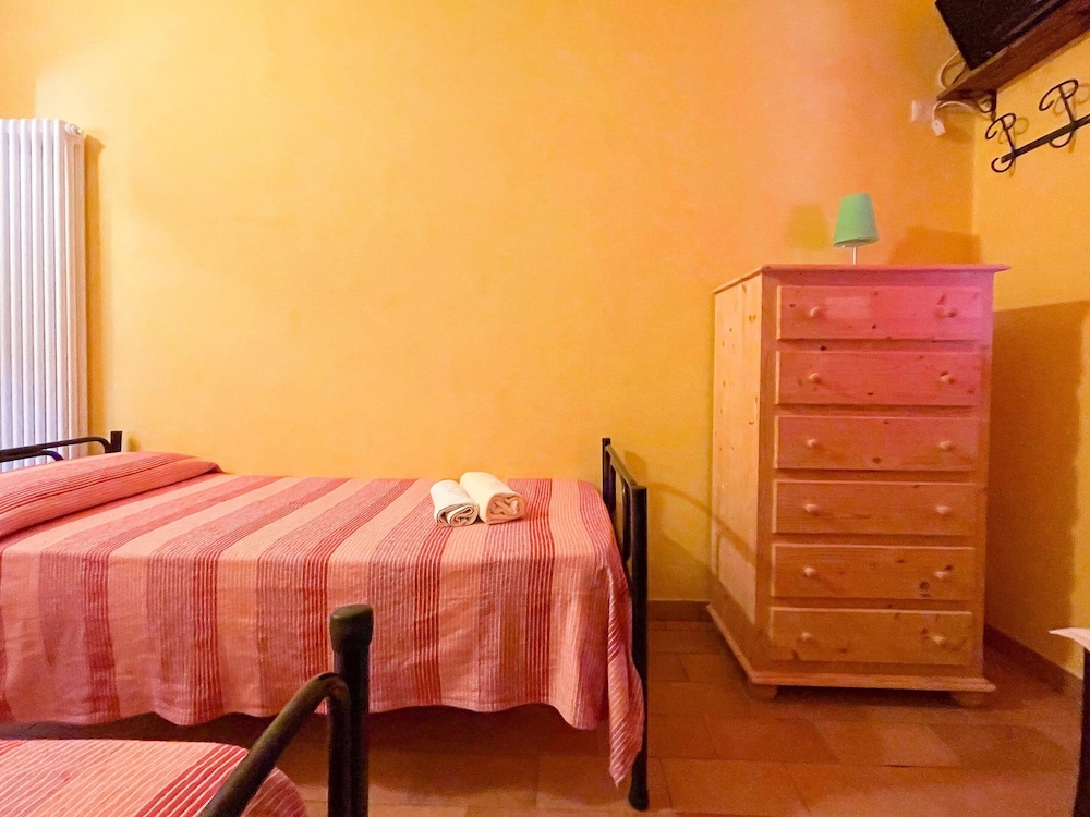 Apartment in Urbino With Pools & Veranda — Urbania — photo 3