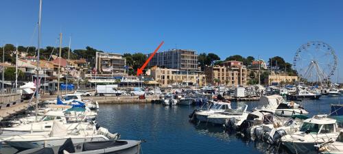 Le Cabanon Revisite Tres Beau T2 Labellise 3 Etoiles De 40m2 Face Au Port De Carry Le Rouet — Carry Le Rouet