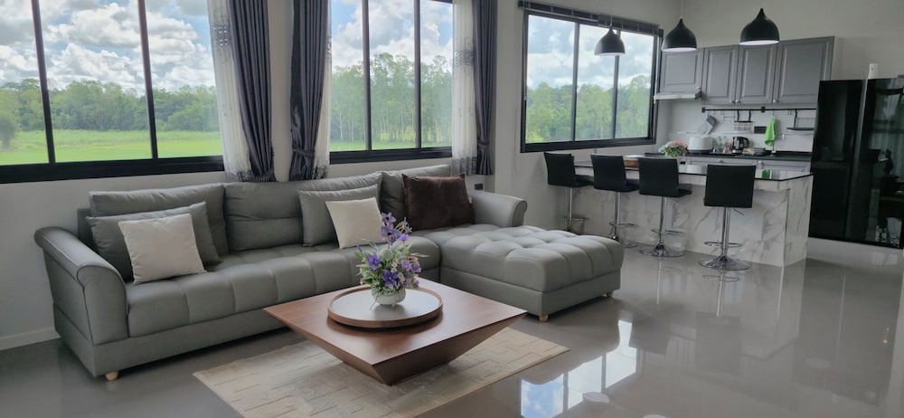 Harary Family apartments — 4-Star Luxury Hotel in Sawang Daen Din, Thailand