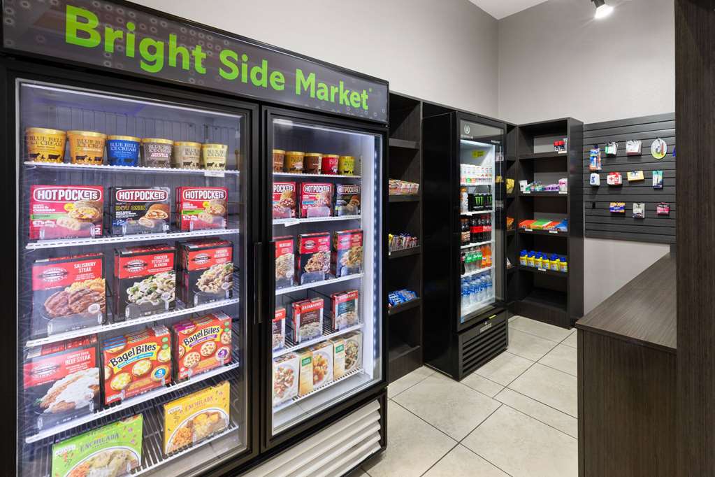 La Quinta Inn & Suites by Wyndham Deer Park - photo 38