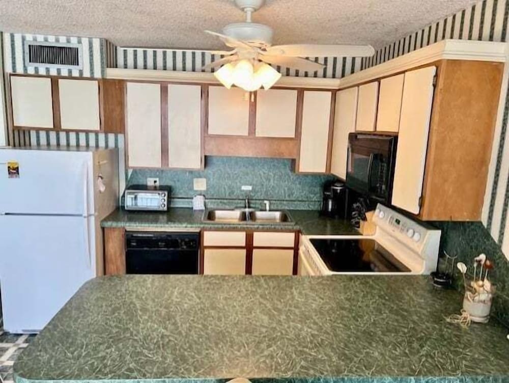 Royal Garden Resort 510 2 Bedroom Condo by RedAwning - photo 10