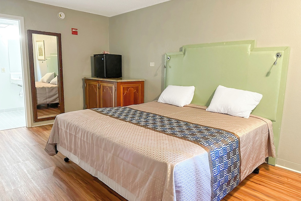 Hahira Inn By OYO near Valdosta - photo 25