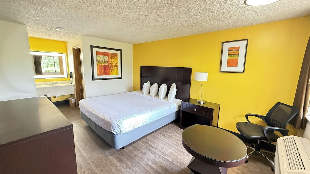 PepperTree Inn - photo 15