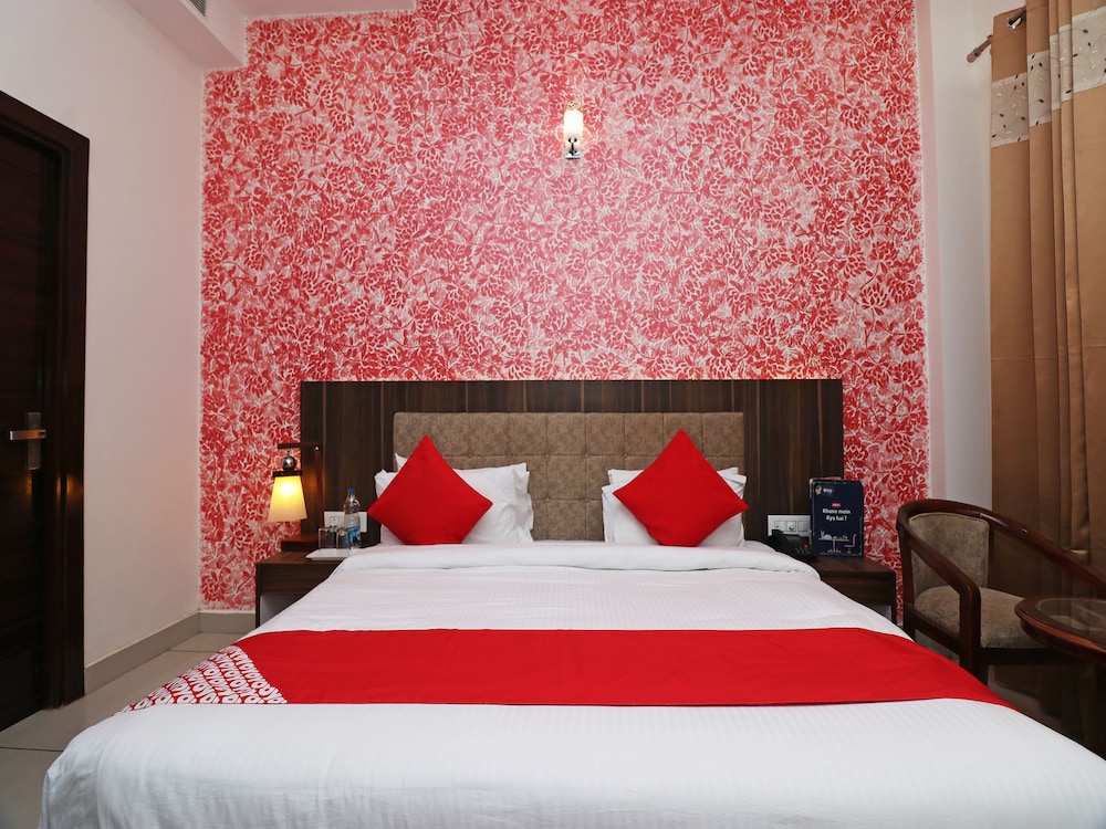 Oyo 25076 Omang Hotel in Karnal, India