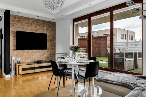 Sokratesa Business Apartments 52m2 Terrace Parking Metro Nearby by Rentujemy — 4-Star Luxury Hotel in Warsaw, Poland