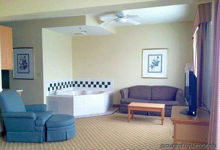 Lexington Inn & Suites Columbus North Polaris - photo 3