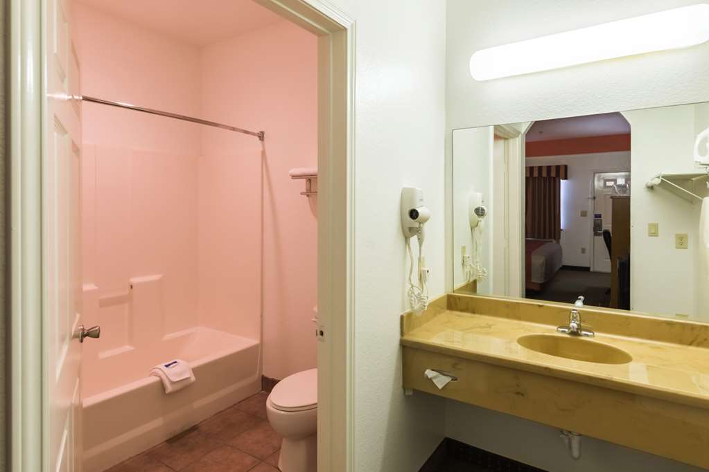Motel6 Alvarado TX - photo 22
