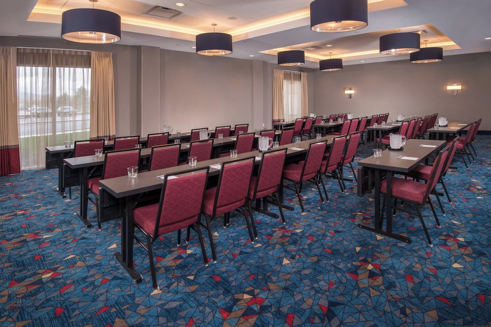 TownePlace Suites by Marriott Altoona - photo 35