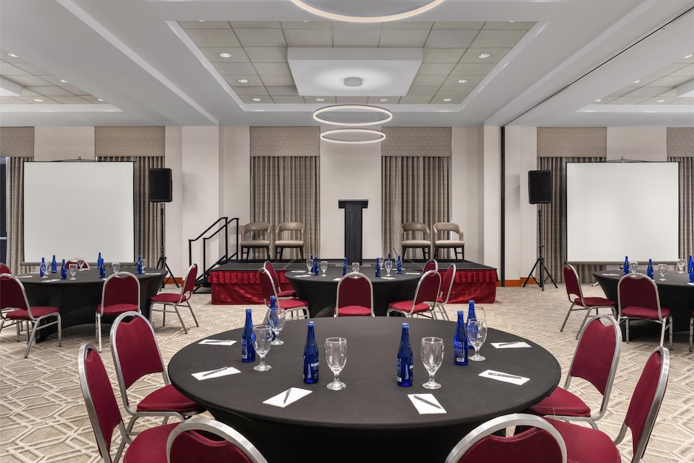 Embassy Suites Boston Logan Airport - photo 42
