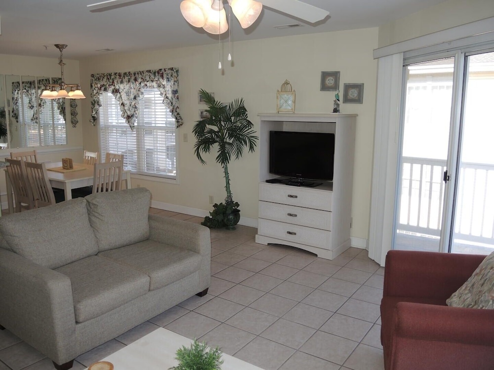 Golf Resort Villa 2607 with Family Friendly Outdoor Pools Onsite by RedAwning - photo 14