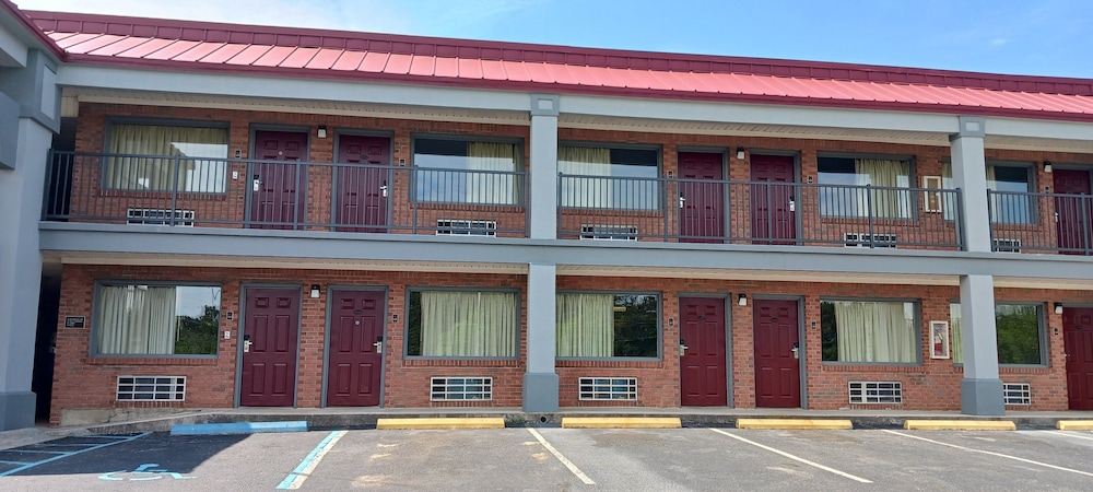 Red Roof Inn & Suites Scottsboro - photo 44