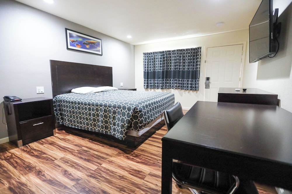 Sky Riders Motel - photo 10