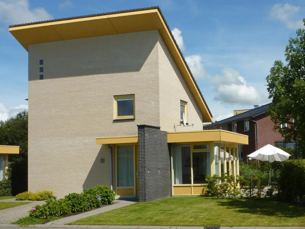 Vakantiehuisgalamadammen Met Ligplaats Boot — 4-Star Luxury Hotel in Koudum, Netherlands