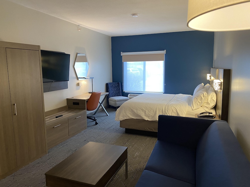 Holiday Inn Express Hotel & Suites Plymouth by IHG - photo 16