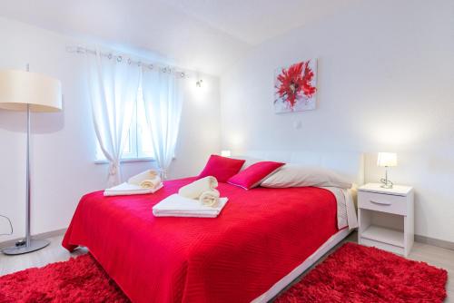 Tranquility and Nature in 4 Bedroom with Sea View