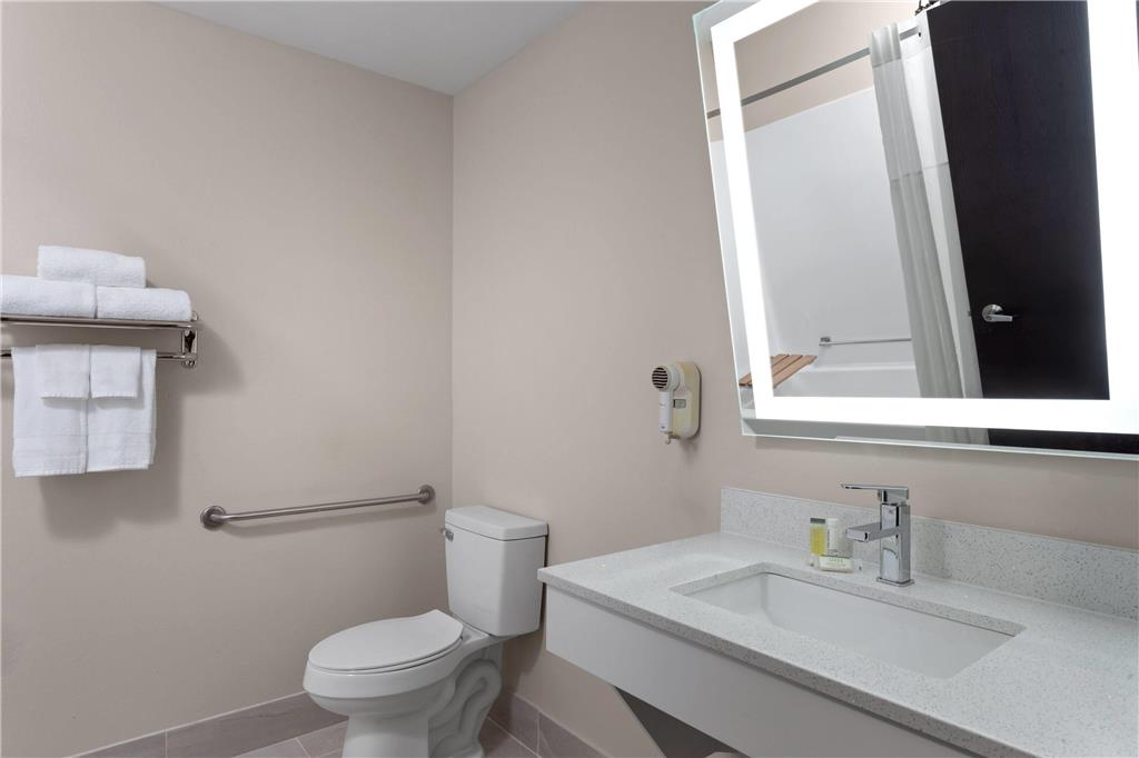 Baymont by Wyndham Oshkosh Airport - photo 15