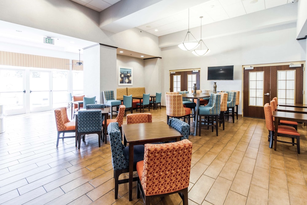 Hampton Inn & Suites Huntsville Hampton Cove - photo 31