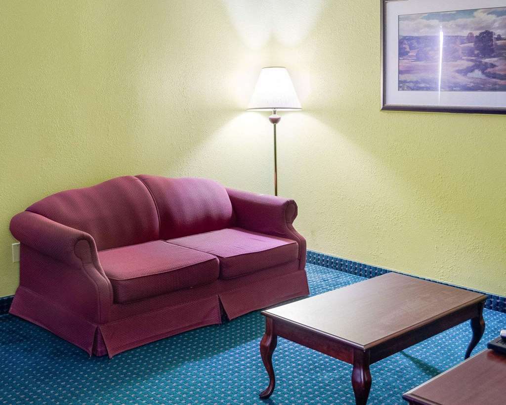 Econo Lodge Canton I 55 - photo 11