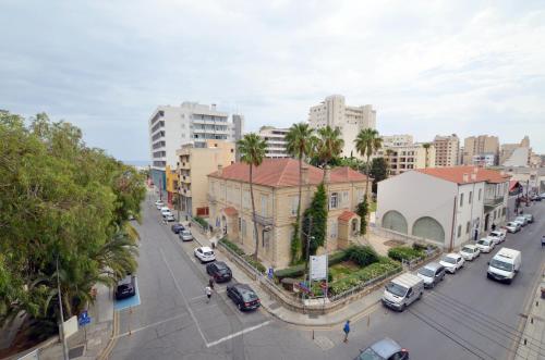 Finikoudes 3 Bedroom Seaview Flat