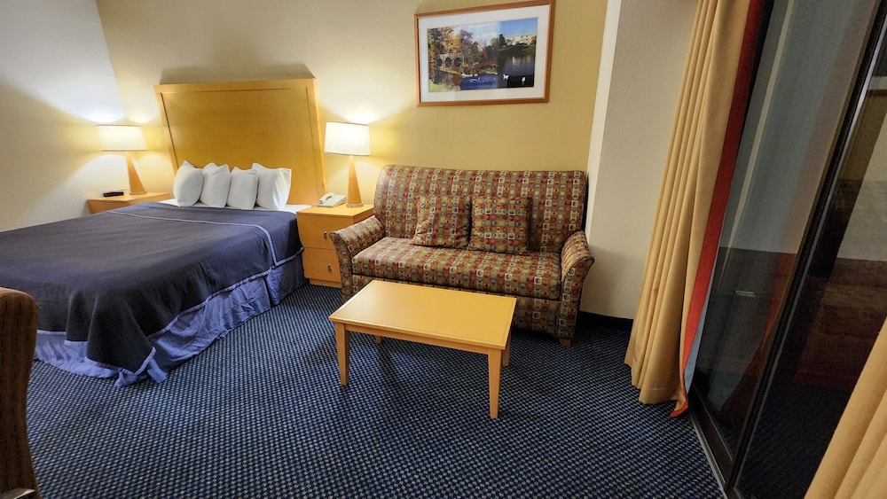 Katahdin Inn & Suites - photo 6