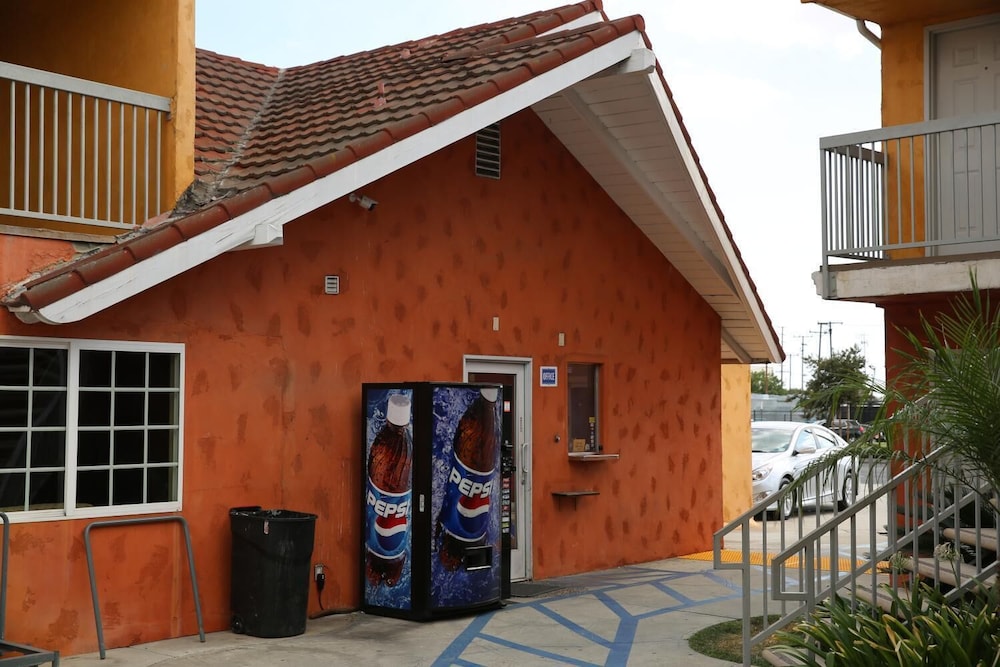 Chateau Inn and Suites - photo 34