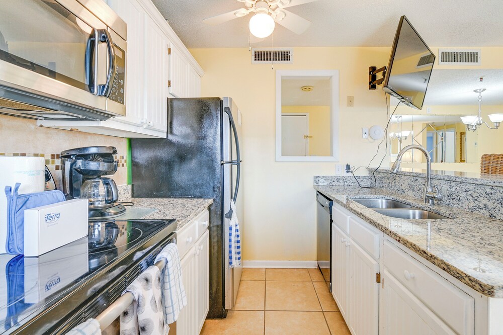 Pool & Ocean View: Myrtle Beach Resort Condo - photo 10