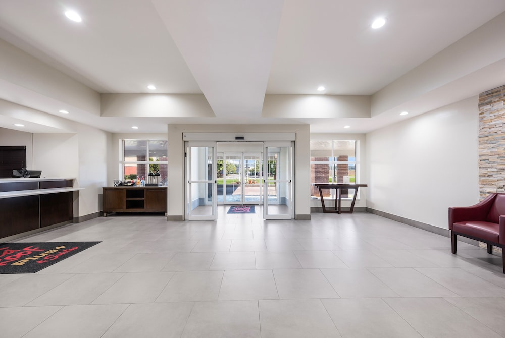 Red Roof Inn PLUS & Suites Birmingham Bessemer - photo 2