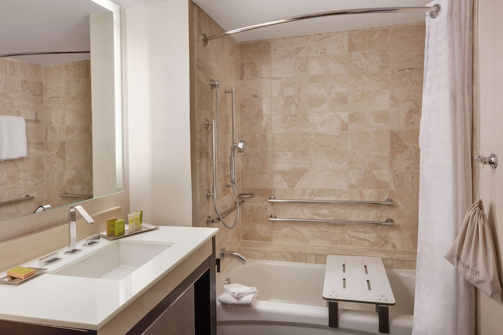 Hilton Alexandria Old Town - photo 43