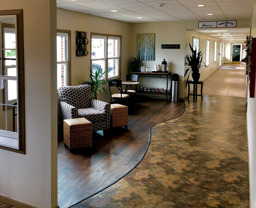 Bicentennial Inn - photo 2